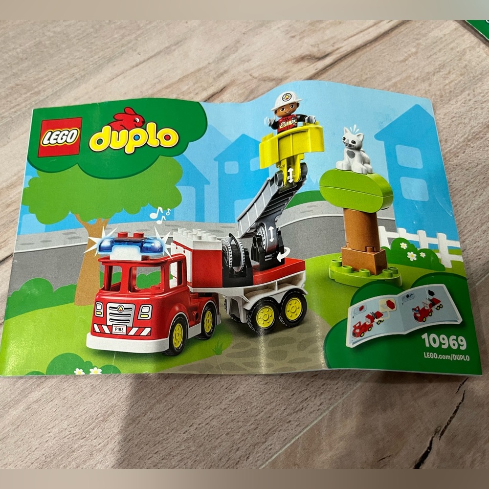 LEGO DUPLO Fire Engine Set - Red, Yellow, and Green 10969 - Picture 9 of 9